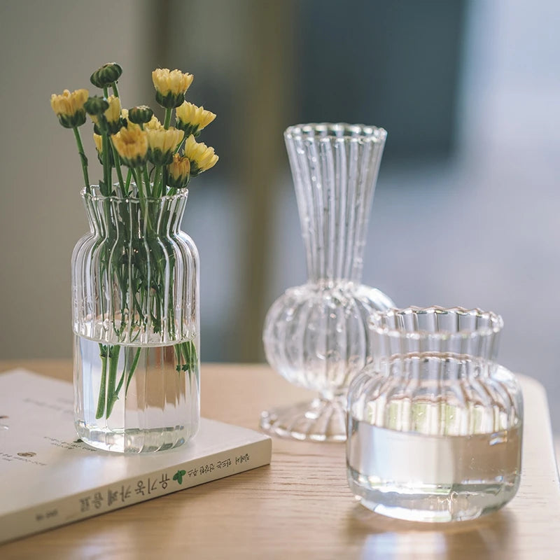 Transparent glasvas i retro randig design