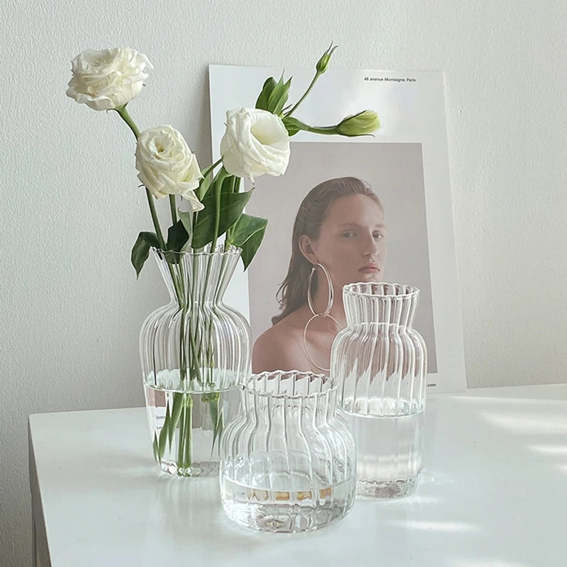 Transparent glasvas i retro randig design