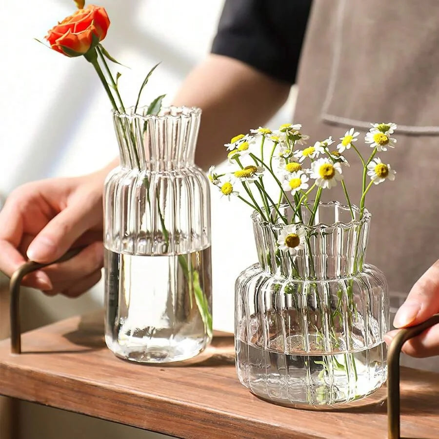 Transparent glasvas i retro randig design