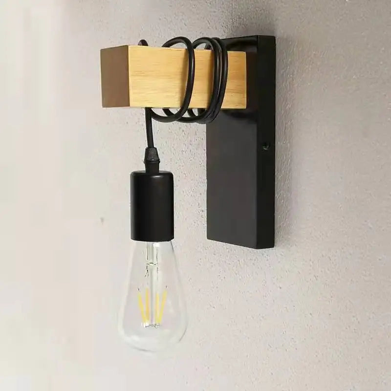 Modern vägglampa i trä & metall