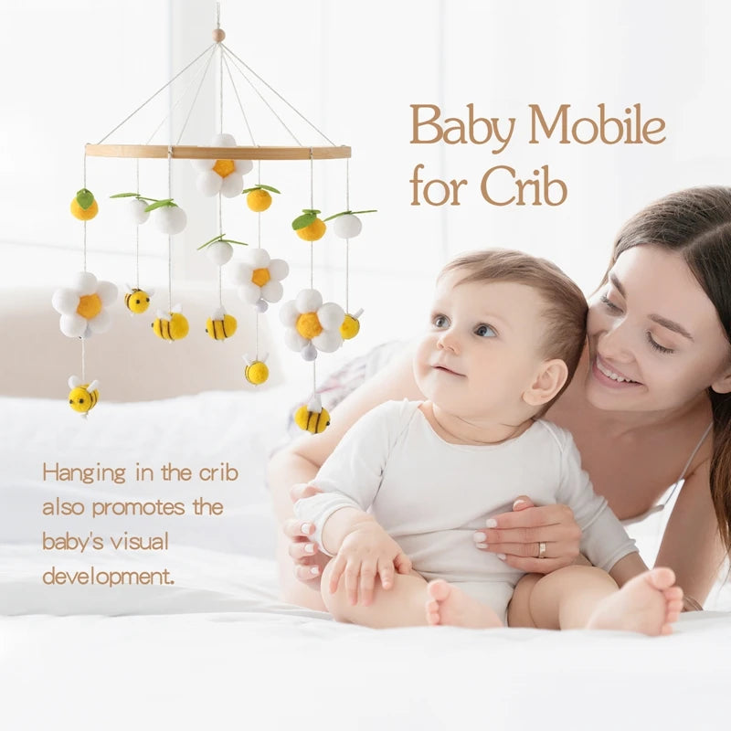 Musikalisk babymobil med skakleksaker & virkade figurer