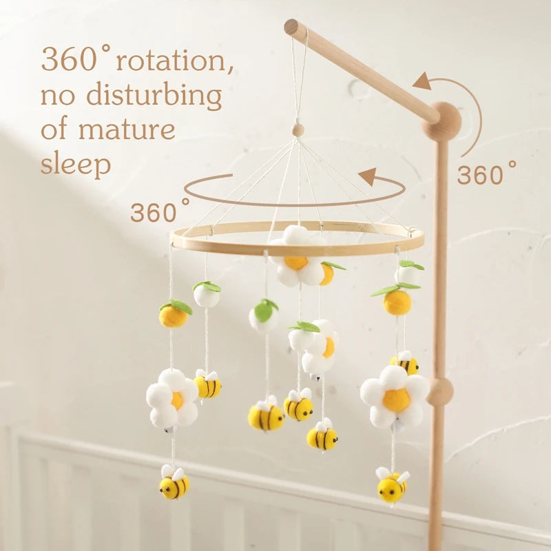 Musikalisk babymobil med skakleksaker & virkade figurer