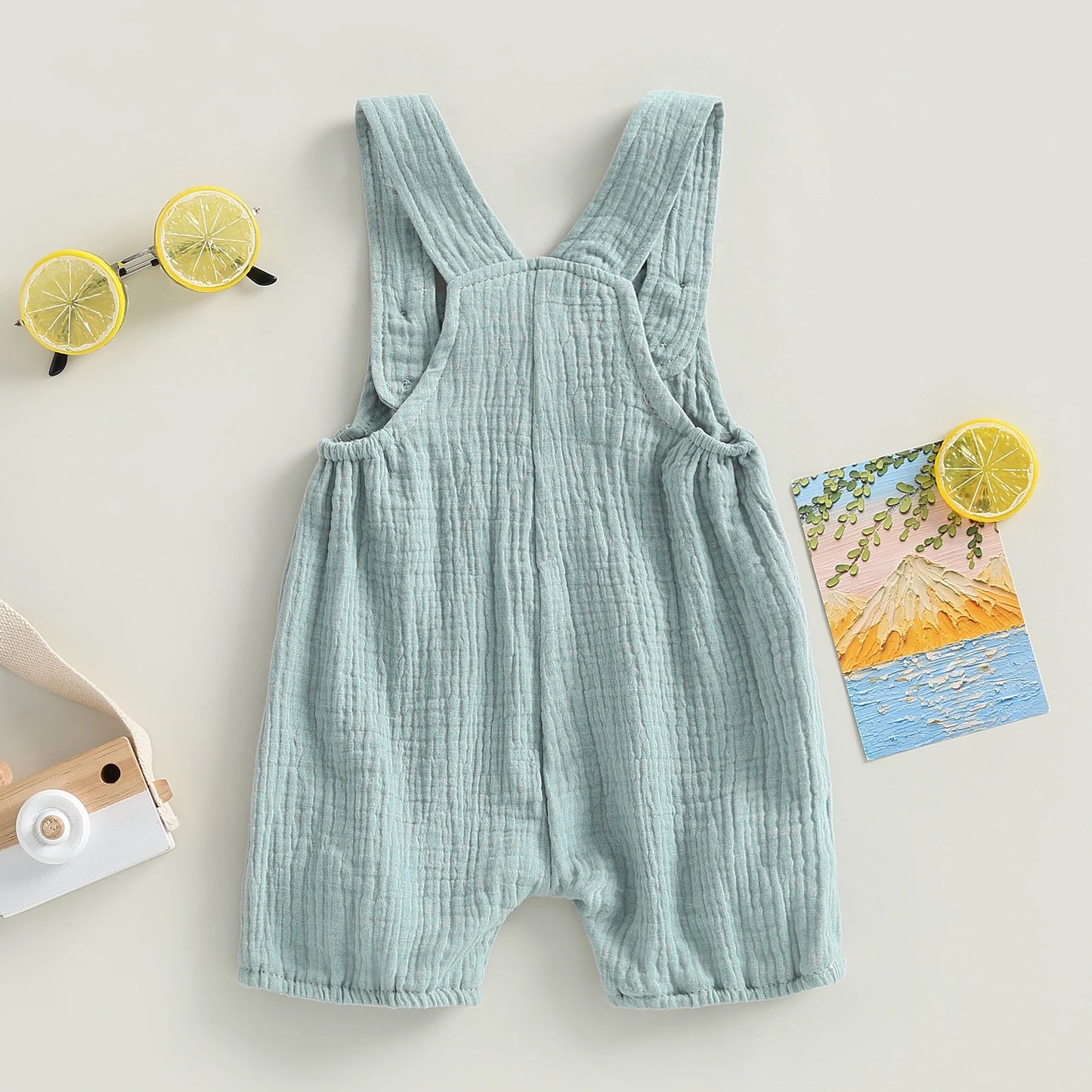 Somrig babyromper med hängslen
