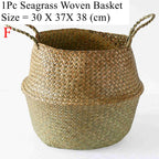 Woven basket in natural material