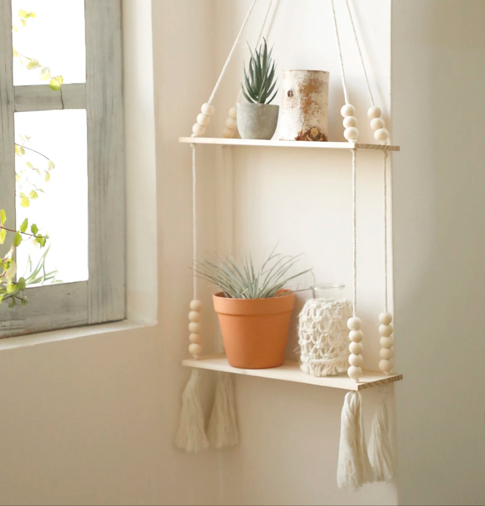 Handgjord makramé vägghylla