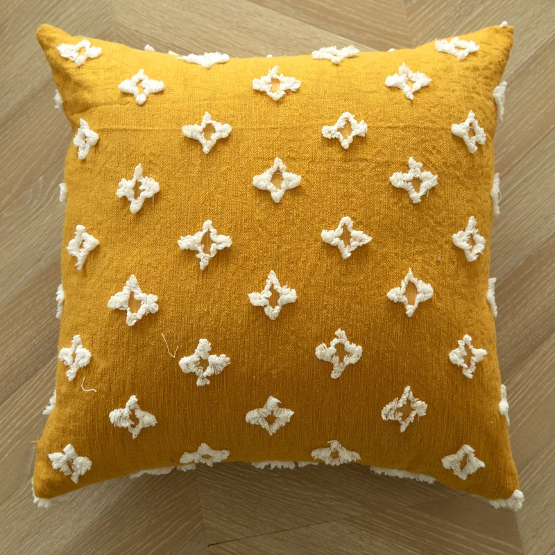 Broderat kuddfodral med & utan tofsar