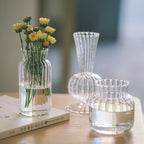Transparent glasvas i retro randig design