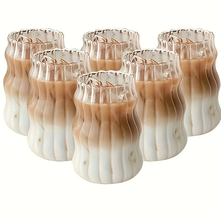 Glas med räfflad design