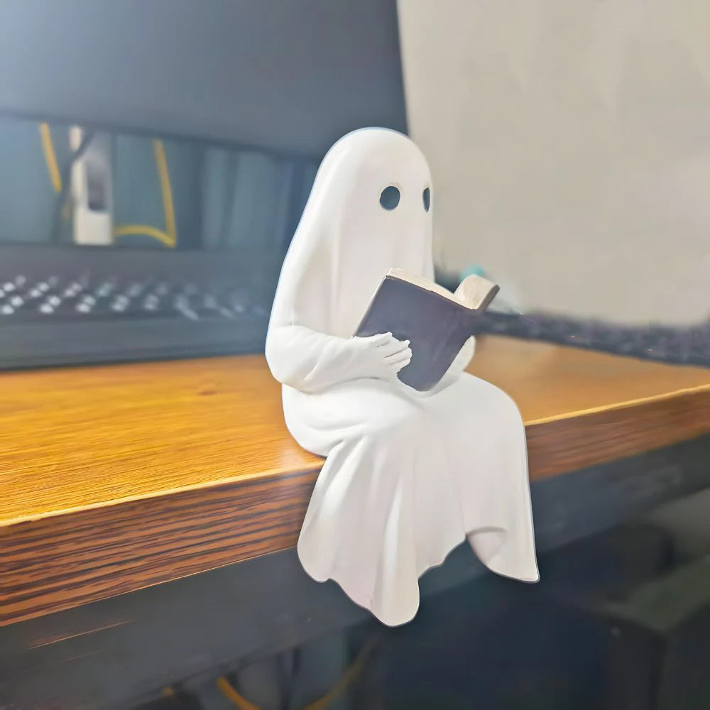 Liten spökskulptur med bok