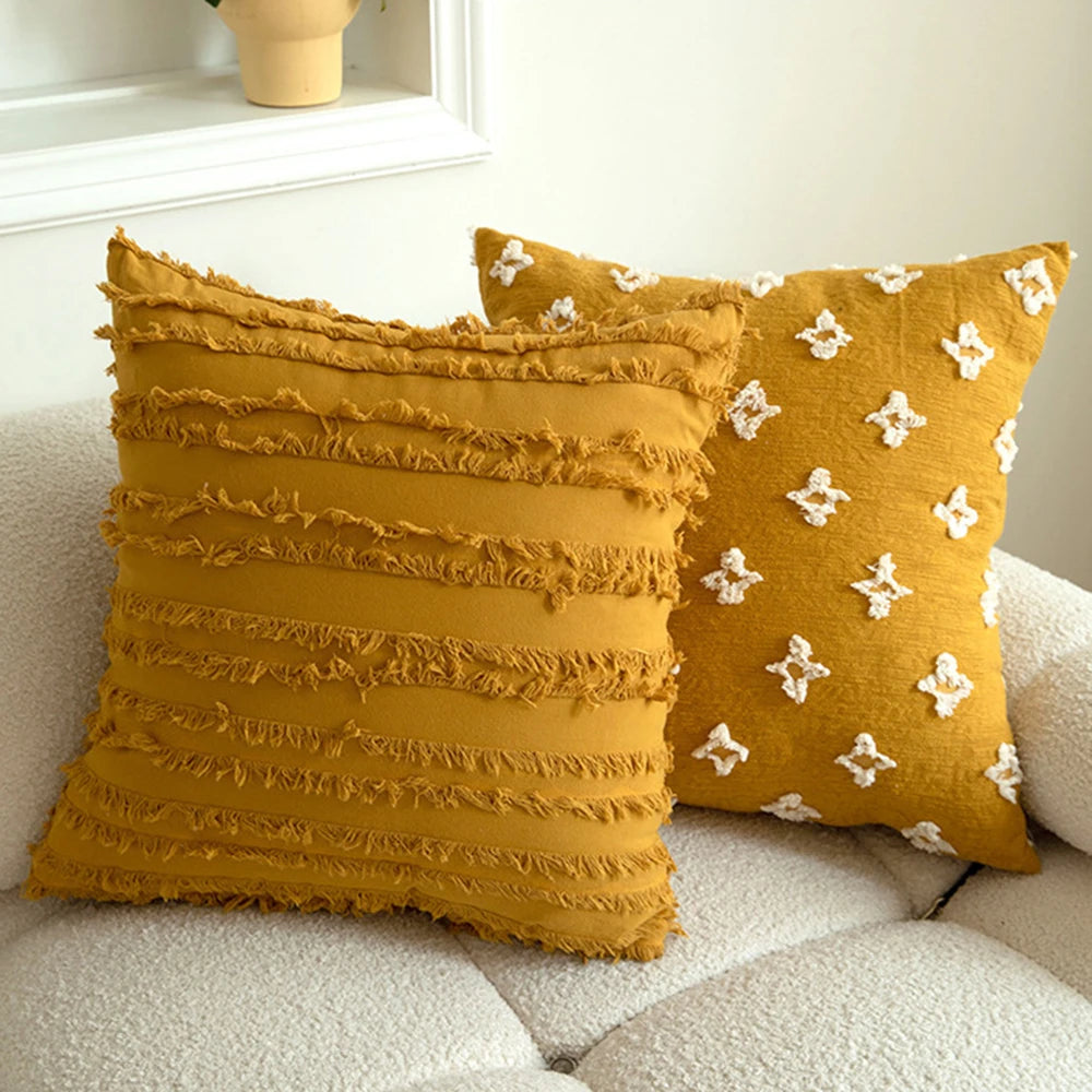 Broderat kuddfodral med & utan tofsar