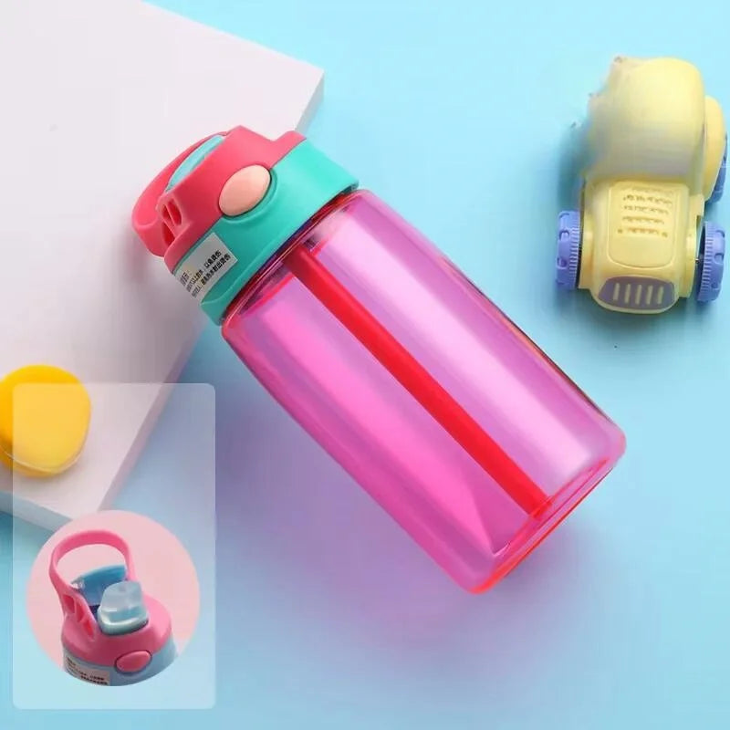 Söt & praktisk barnmugg med sugrör