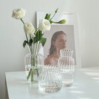 Transparent glasvas i retro randig design