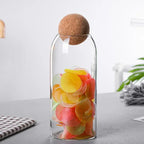 Minimalistisk köksförvaring i glas