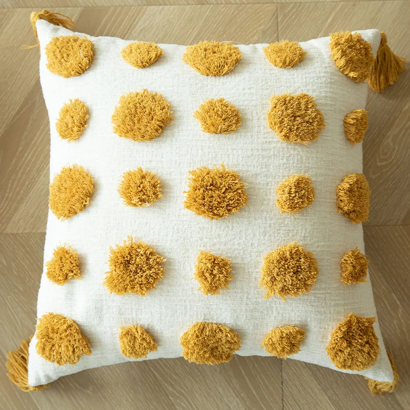 Broderat kuddfodral med & utan tofsar