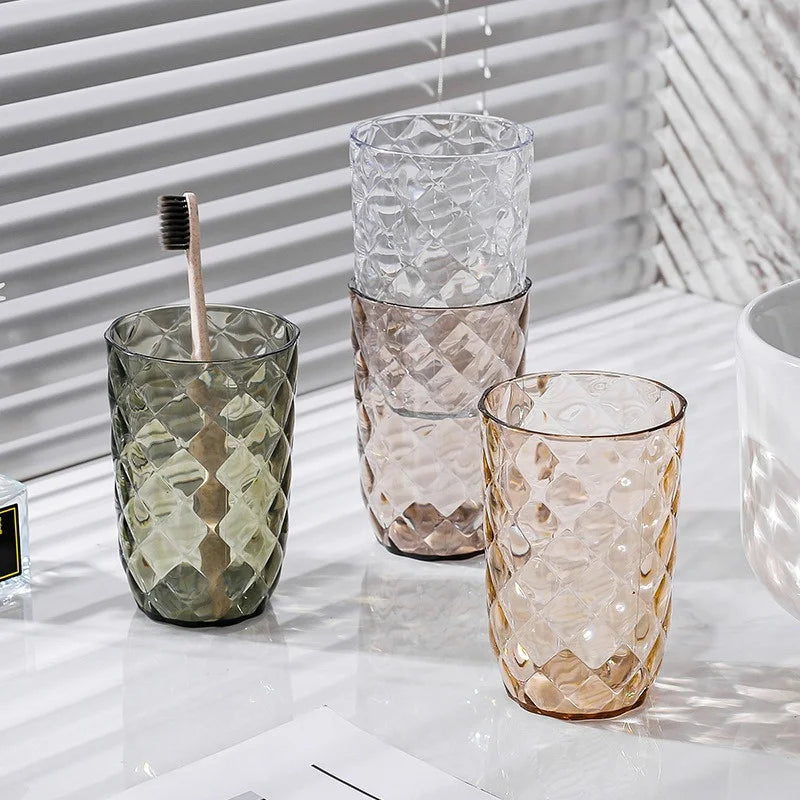 Tandborstmugg i modern nordisk stil