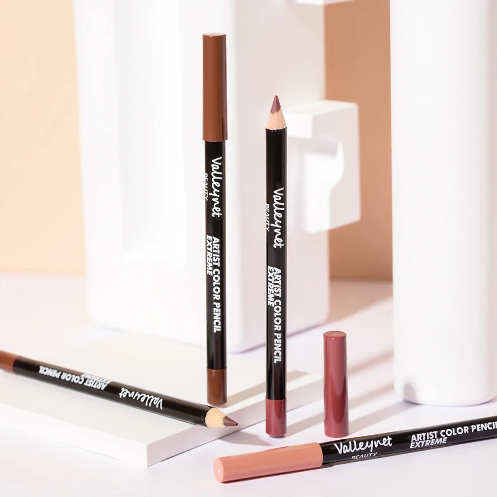 Läpp- & eyeliner-set i nude och bruna toner med matt finish