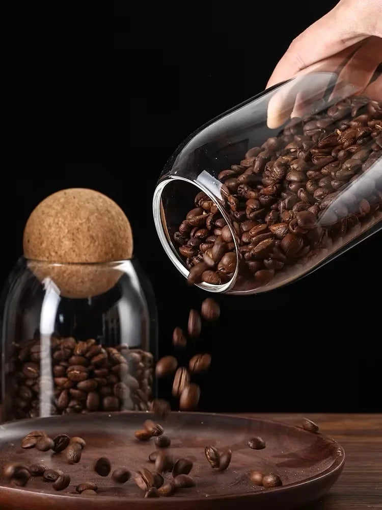 Minimalistisk köksförvaring i glas