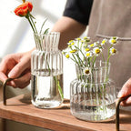 Transparent glasvas i retro randig design