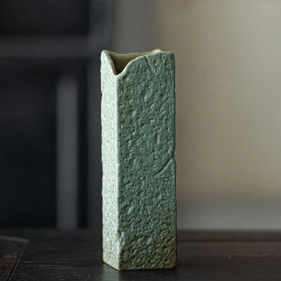 Minimalistisk & stilren vas i keramik