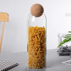Minimalistisk köksförvaring i glas