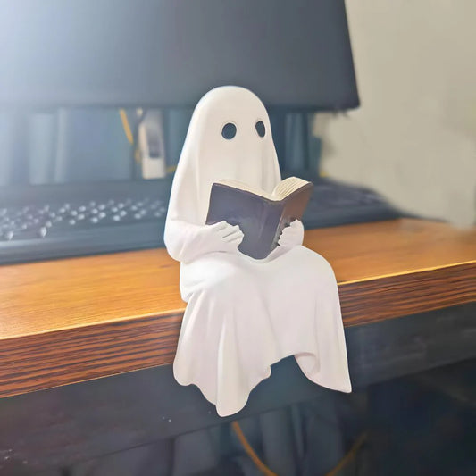 Liten spökskulptur med bok