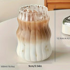 Glas med räfflad design