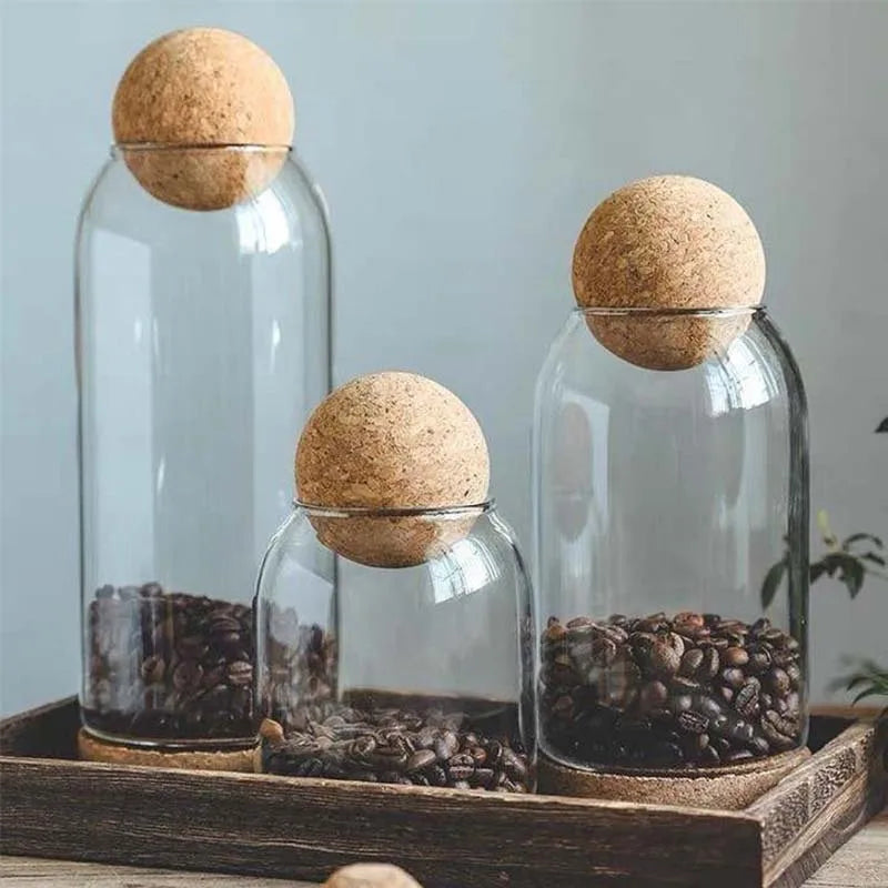 Minimalistisk köksförvaring i glas