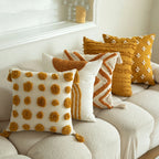 Broderat kuddfodral med & utan tofsar