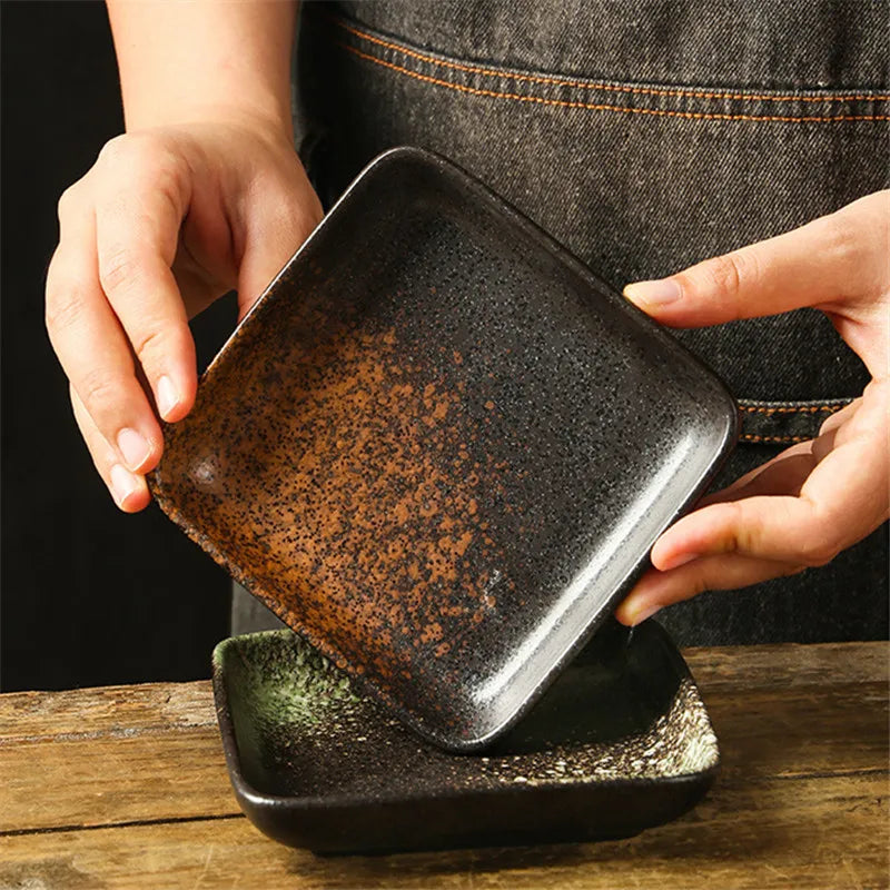 Fyrkantigt serveringsfat i keramik