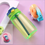 Söt & praktisk barnmugg med sugrör