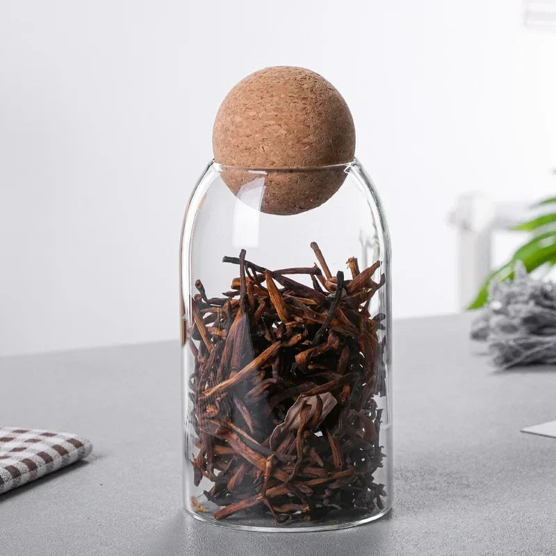 Minimalistisk köksförvaring i glas