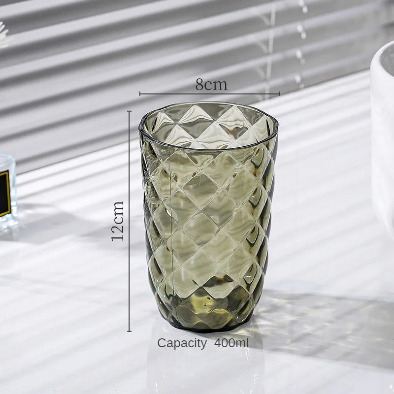 Tandborstmugg i modern nordisk stil