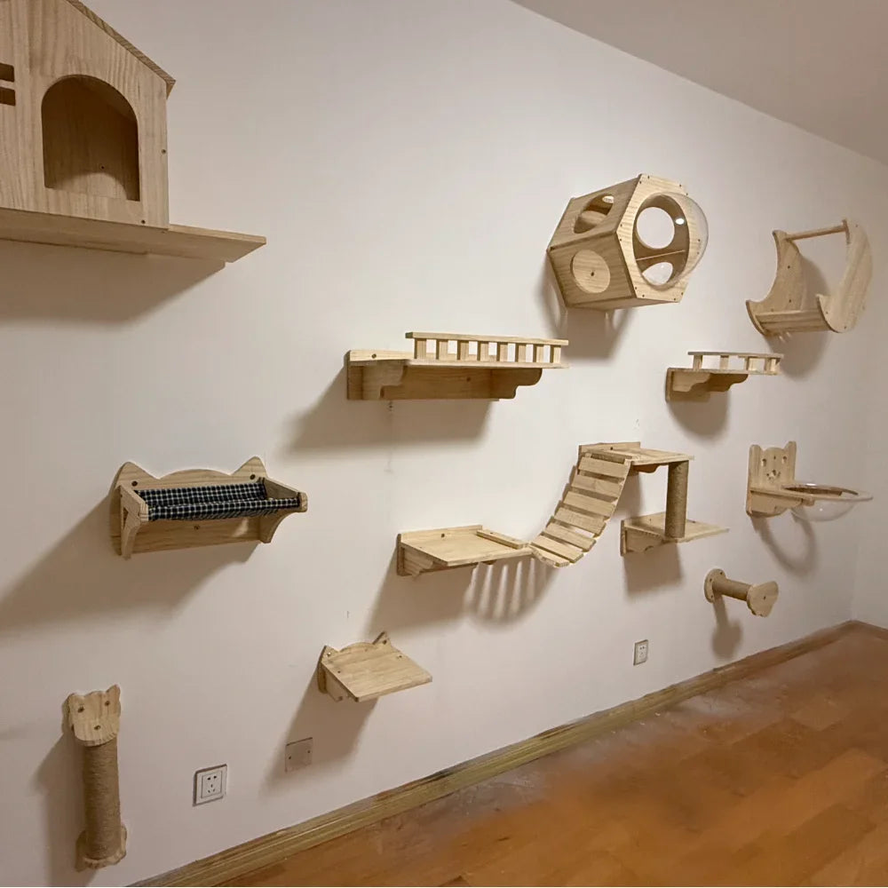 Väggmonterat klättersystem för lek, vila och klös