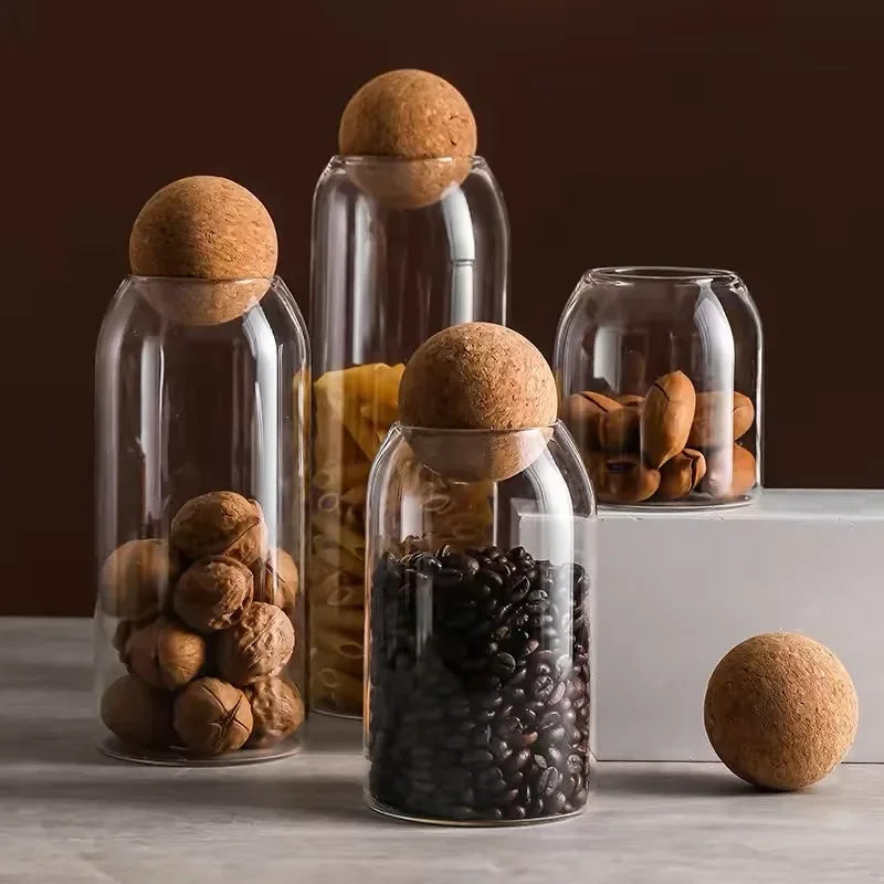 Minimalistisk köksförvaring i glas