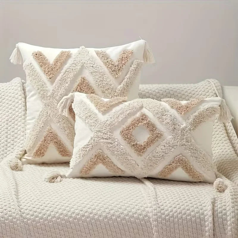 Exklusiva kuddfodral i boho stil med tofsar