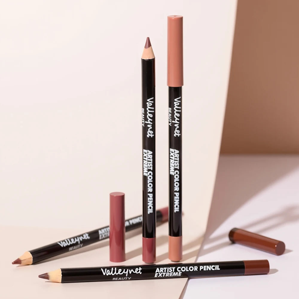 Läpp- & eyeliner-set i nude och bruna toner med matt finish