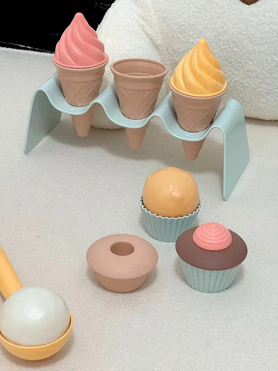 Miljövänliga strandleksaker för barn i vetestrå