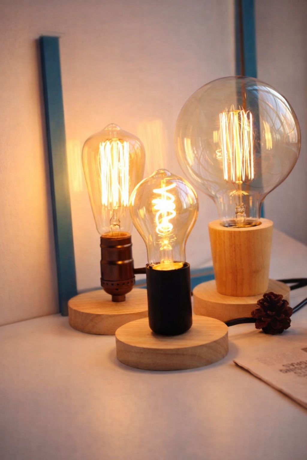 Minimalistisk bordslampa i trä